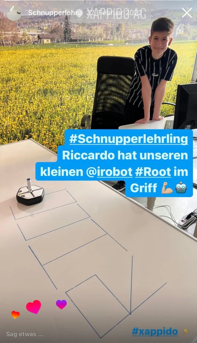 Instagram-Story vom Schnuppertag: der Lernende steuert den Roboter Root über ein Blatt mit gezeichneter Bahn